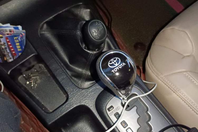 Used Toyota Fortuner 2015 2.7L Standard Edition Gear Lever