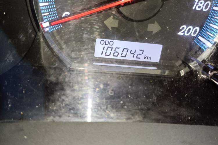 Used Toyota Fortuner 2015 2.7L Standard Edition Odometer Close Up