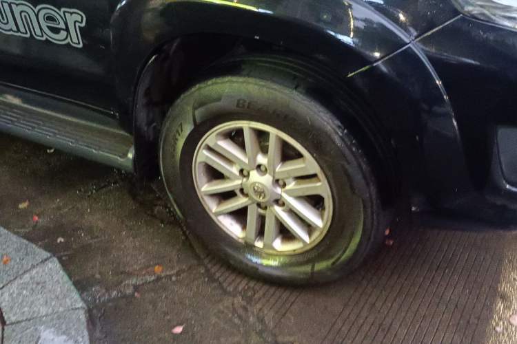 Used Toyota Fortuner 2015 2.7L Standard Edition Right Front Wheel Hub
