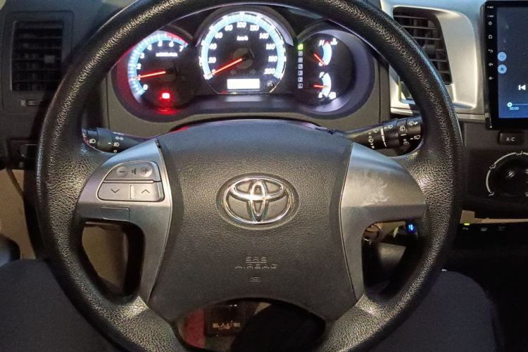 Used Toyota Fortuner 2015 2.7L Standard Edition Steering Wheel