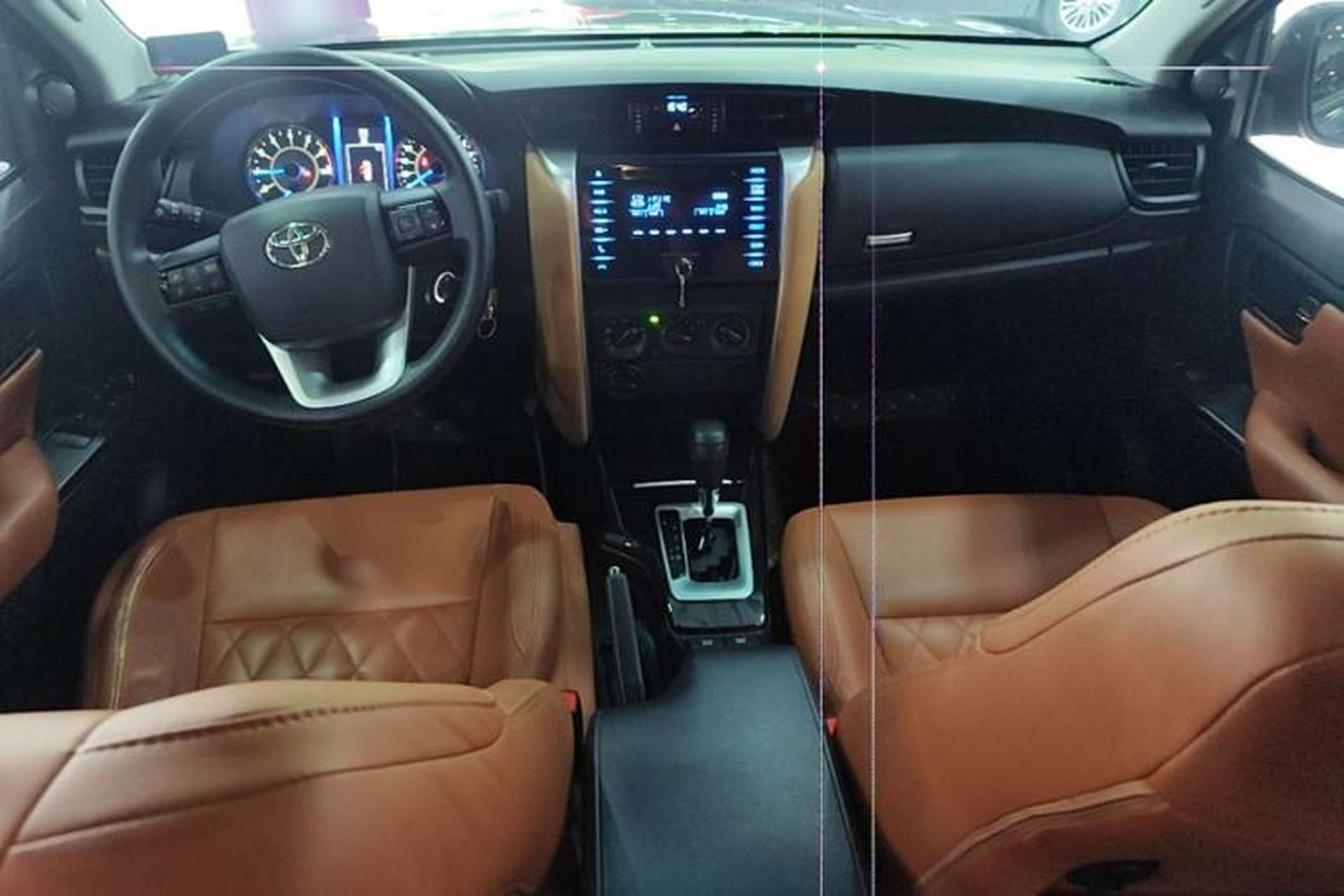 Used Toyota Fortuner  Center Console