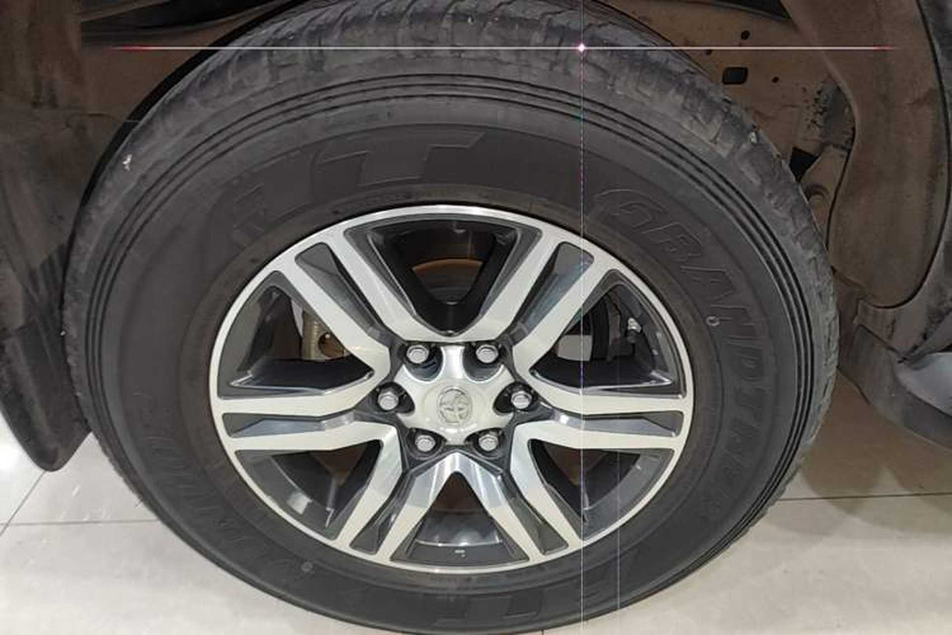 Used Toyota Fortuner  Right Rear Wheel Hub