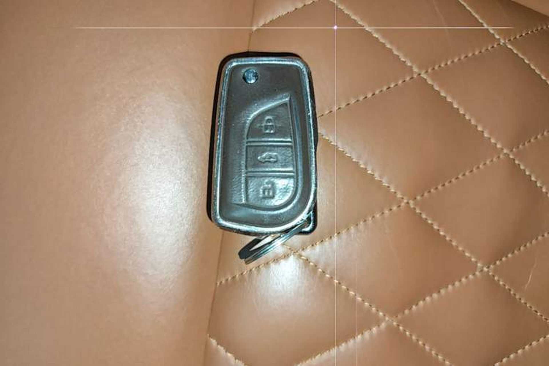 Used Toyota Fortuner  Vehicle Key