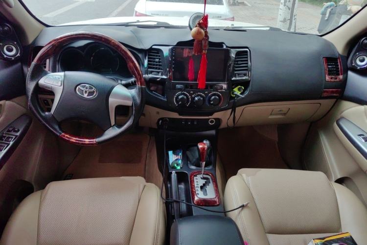 Used Toyota Fortuner 2015 2.7L Standard Edition Center Console