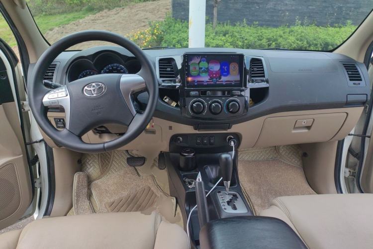 Used Toyota Fortuner 2015 2.7L Standard Edition Center Console