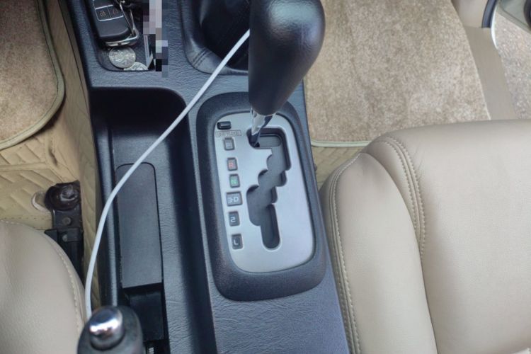 Used Toyota Fortuner 2015 2.7L Standard Edition Gear Lever
