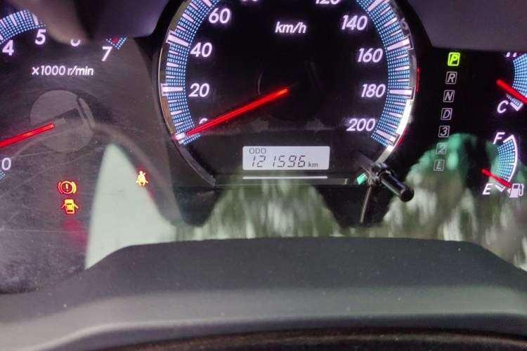 Used Toyota Fortuner 2015 2.7L Standard Edition Odometer Close Up