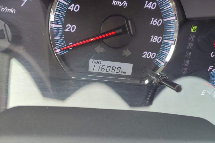 Used Toyota Fortuner 2015 2.7L Standard Edition Odometer Close Up