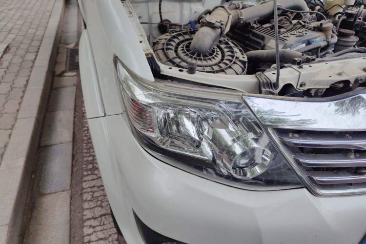 Used Toyota Fortuner 2015 2.7L Standard Edition Right Front Headlight
