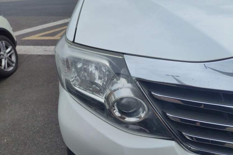 Used Toyota Fortuner 2015 2.7L Standard Edition Right Front Headlight