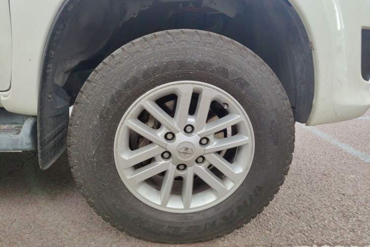 Used Toyota Fortuner 2015 2.7L Standard Edition Right Front Wheel Hub
