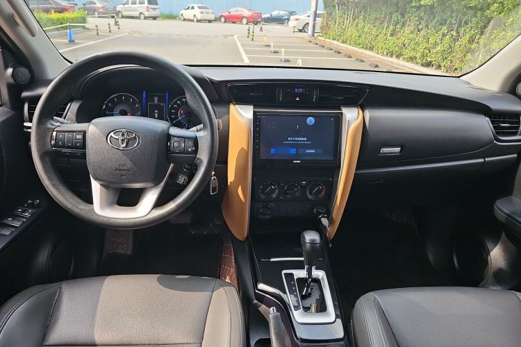 Used Toyota Fortuner 2016 2.7L Middle East Version Center Console