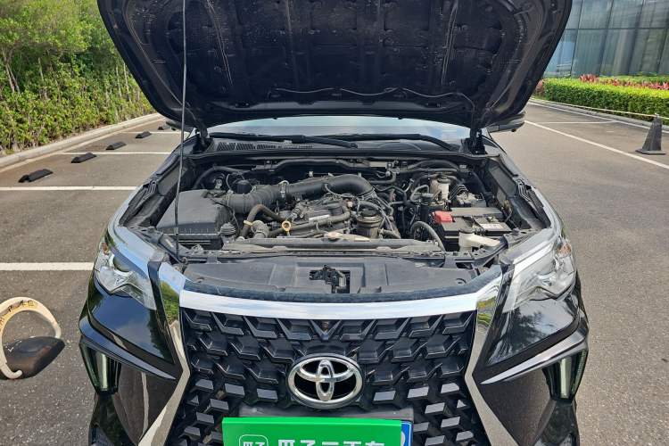 Used Toyota Fortuner 2016 2.7L Middle East Version Engine Bay