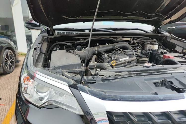 Used Toyota Fortuner 2016 2.7L Middle East Version Engine Bay Right