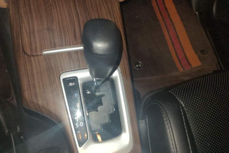 Used Toyota Fortuner 2016 2.7L Middle East Version Gear Lever