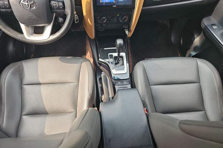 Used Toyota Fortuner 2016 2.7L Middle East Version Interior 1