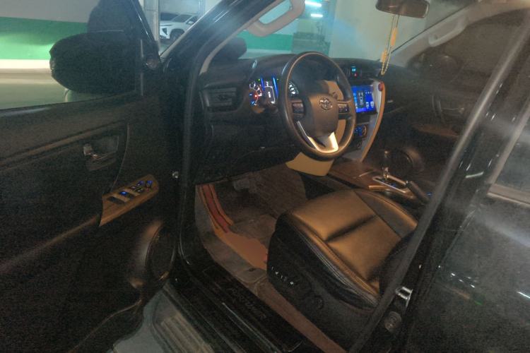 Used Toyota Fortuner 2016 2.7L Middle East Version Interior 3