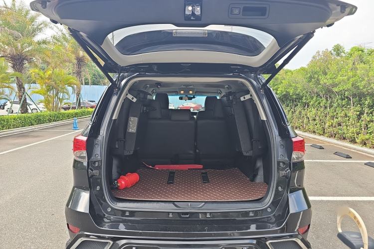 Used Toyota Fortuner 2016 2.7L Middle East Version Trunk