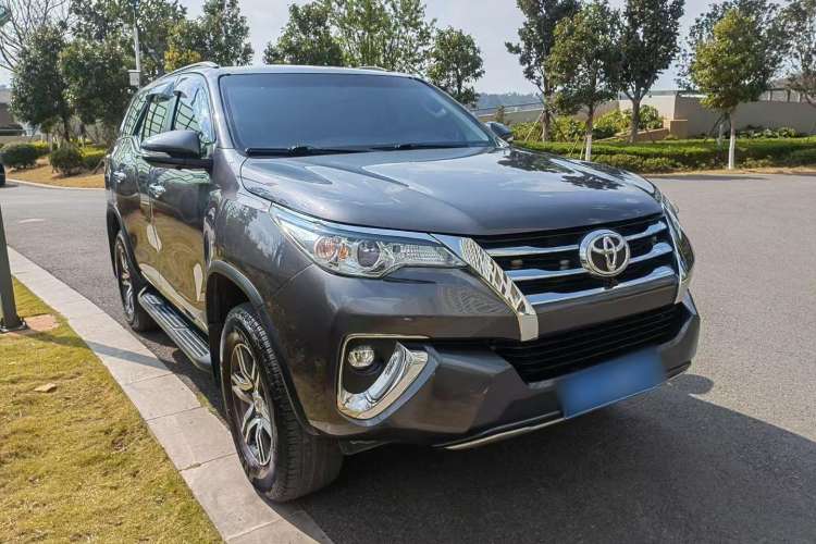 Used Toyota Fortuner 2016 2.7L Middle East Version Exterior 1
