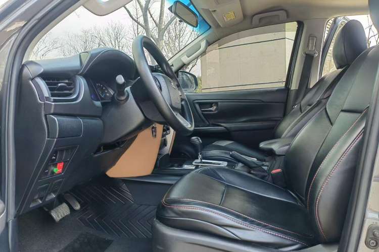 Used Toyota Fortuner 2016 2.7L Middle East Version Interior 2