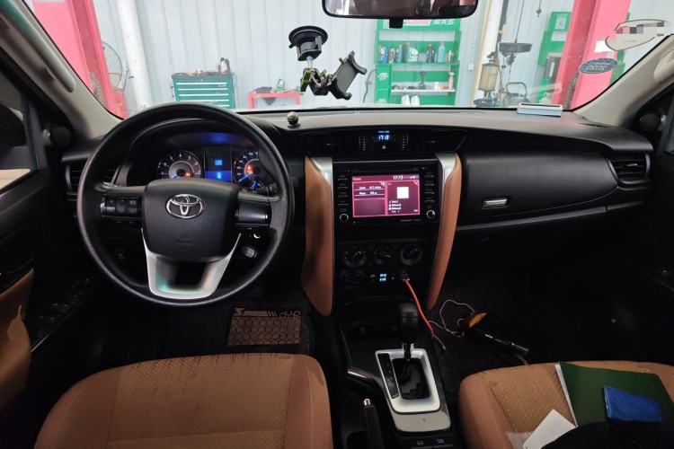 Used Toyota Fortuner  Center Console
