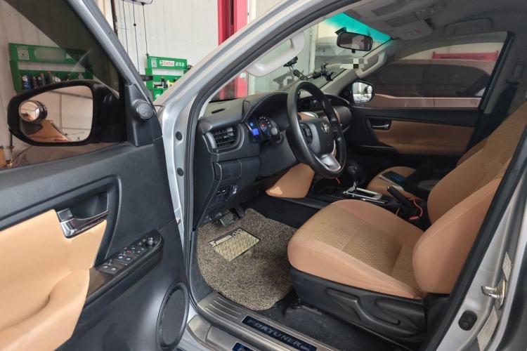 Used Toyota Fortuner  Driver Seat