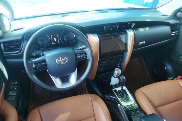 Used Toyota Fortuner 2016 2.7L Middle East Version Center Console