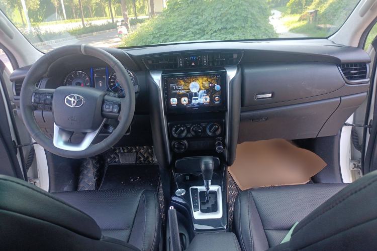 Used Toyota Fortuner 2016 2.7L Middle East Version Center Console