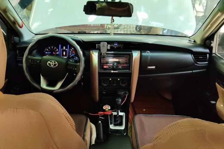 Used Toyota Fortuner 2016 2.7L Middle East Version Center Console