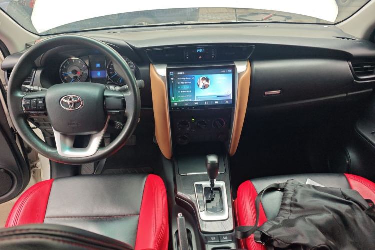 Used Toyota Fortuner 2016 2.7L Middle East Version Center Console