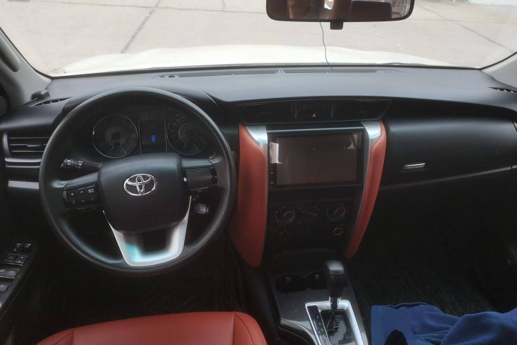 Used Toyota Fortuner 2016 2.7L Middle East Version Center Console