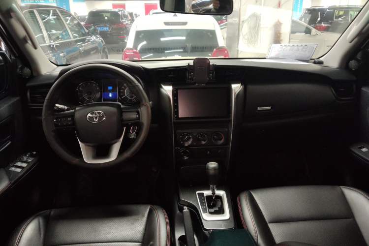 Used Toyota Fortuner 2016 2.7L Middle East Version Center Console
