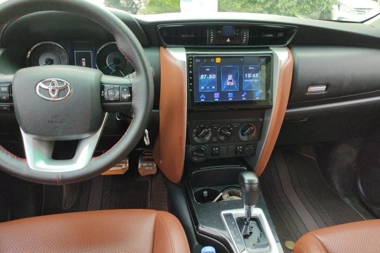 Used Toyota Fortuner 2016 2.7L Middle East Version Center Console