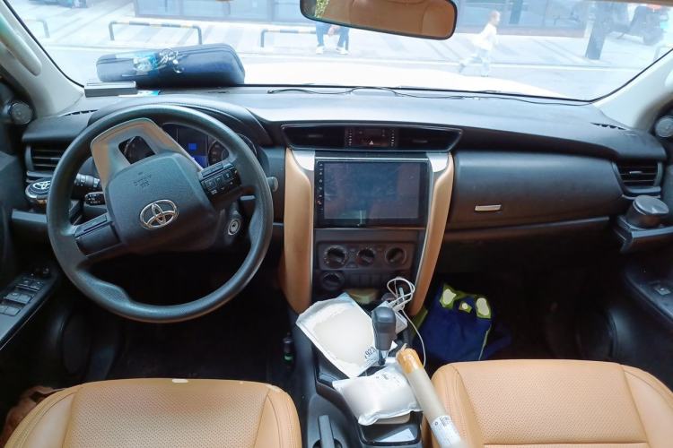 Used Toyota Fortuner 2016 2.7L Middle East Version Center Console
