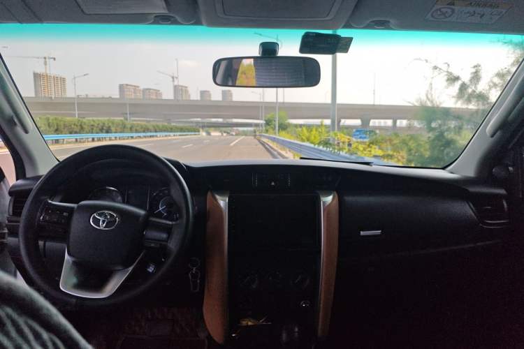 Used Toyota Fortuner 2016 2.7L Middle East Version Center Console