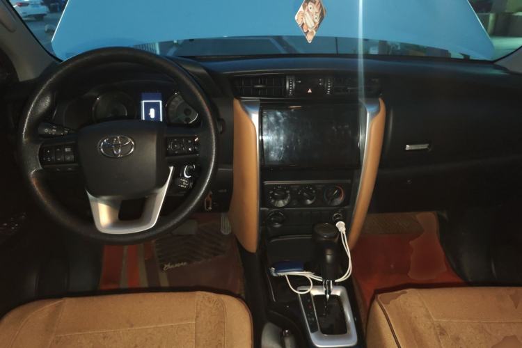 Used Toyota Fortuner 2016 2.7L Middle East Version Center Console