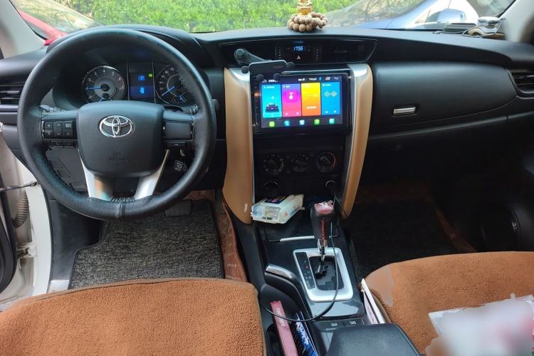 Used Toyota Fortuner  Center Console