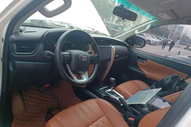 Used Toyota Fortuner 2016 2.7L Middle East Version Center Console