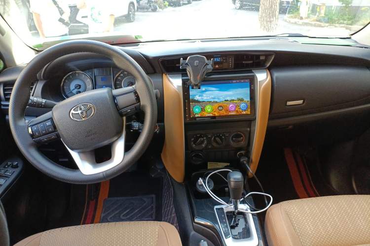 Used Toyota Fortuner 2016 2.7L Middle East Version Center Console