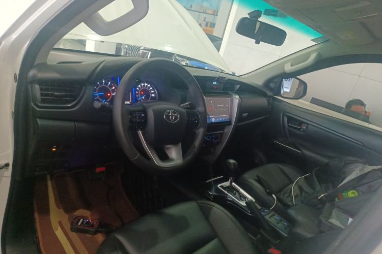 Used Toyota Fortuner 2016 2.7L Middle East Version Center Console