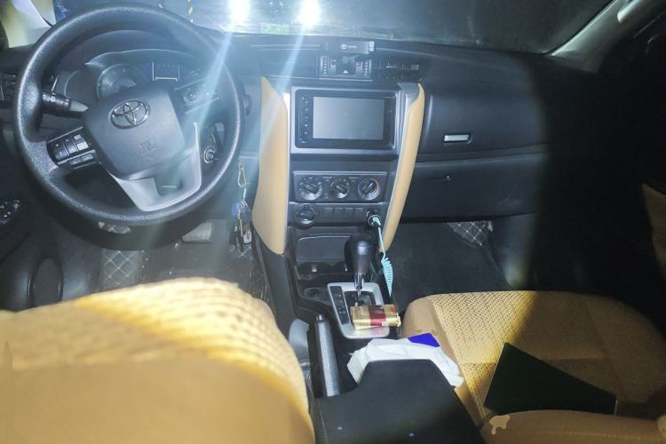 Used Toyota Fortuner 2016 2.7L Middle East Version Center Console