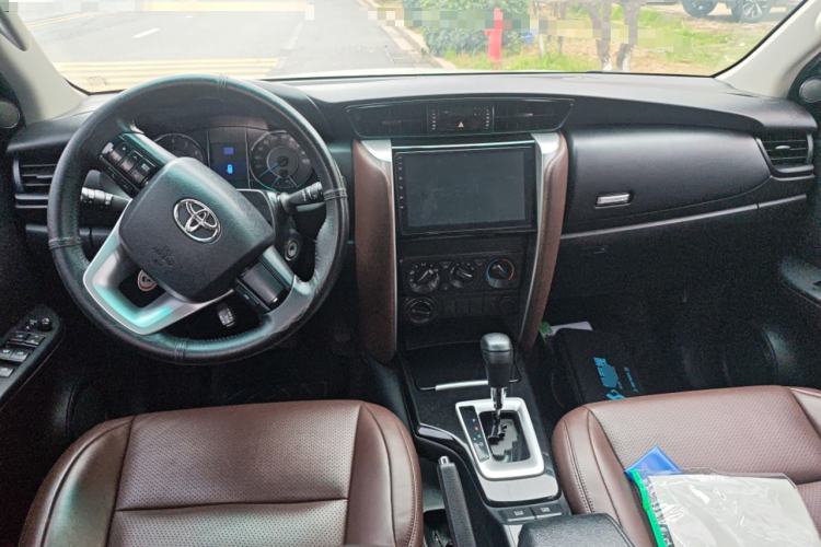 Used Toyota Fortuner 2016 2.7L Middle East Version Center Console