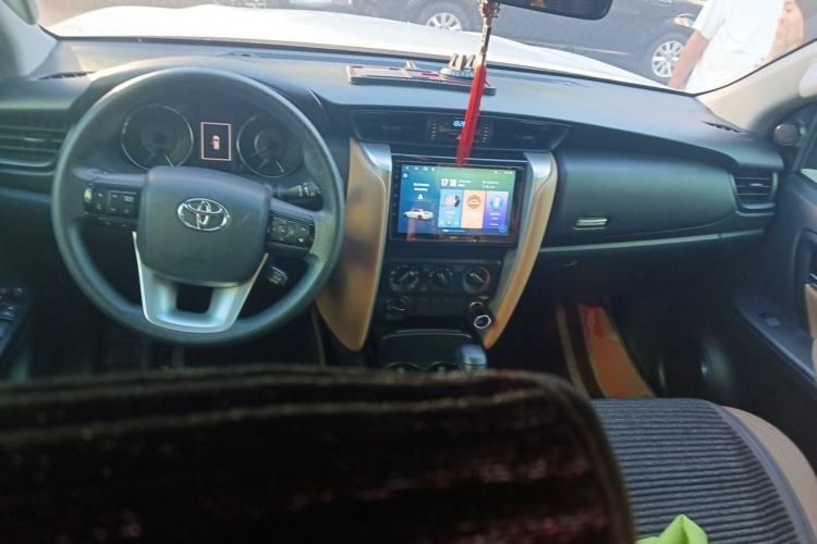 Used Toyota Fortuner 2016 2.7L Middle East Version Center Console