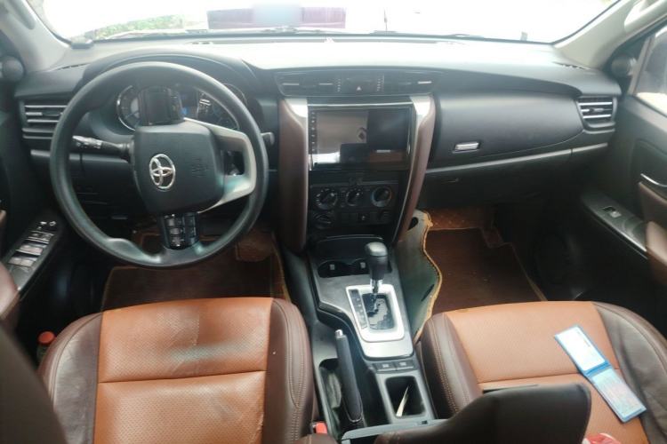 Used Toyota Fortuner 2016 2.7L Middle East Version Center Console