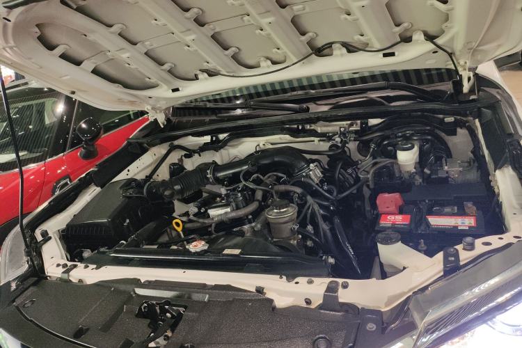 Used Toyota Fortuner 2016 2.7L Middle East Version Engine Bay