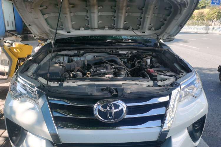 Used Toyota Fortuner 2016 2.7L Middle East Version Engine Bay