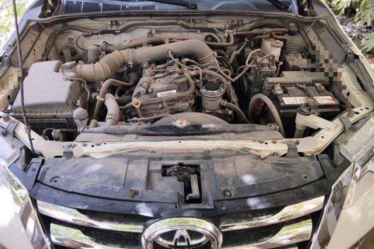 Used Toyota Fortuner 2016 2.7L Middle East Version Engine Bay