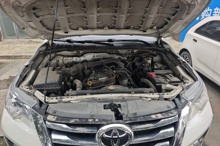 Used Toyota Fortuner 2016 2.7L Middle East Version Engine Bay