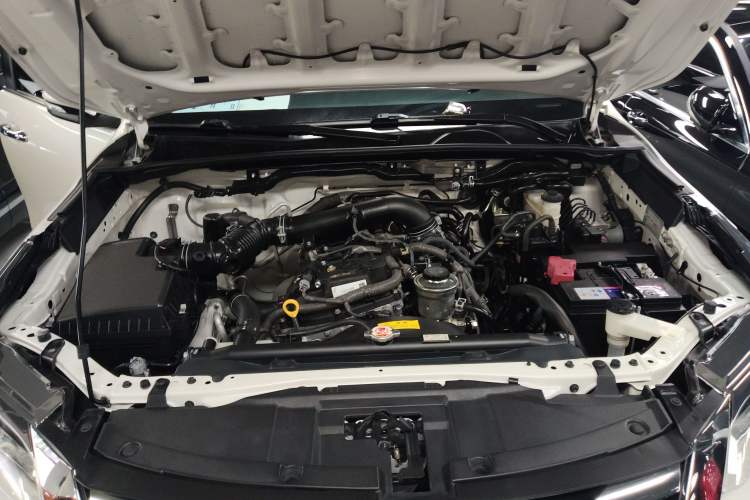 Used Toyota Fortuner 2016 2.7L Middle East Version Engine Bay