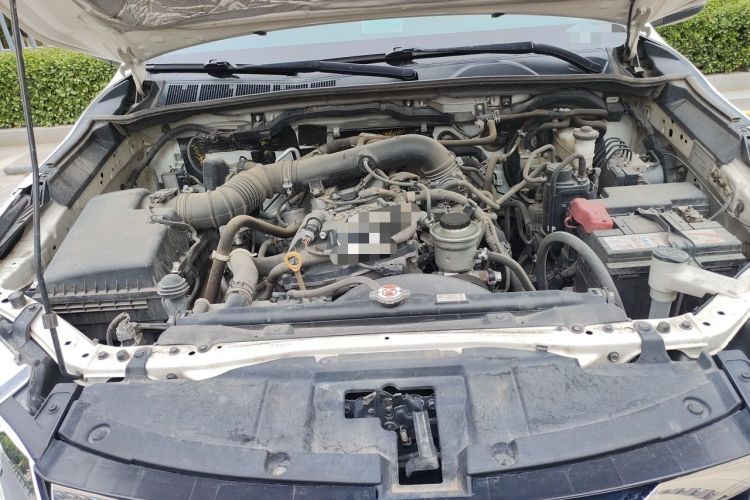 Used Toyota Fortuner 2016 2.7L Middle East Version Engine Bay